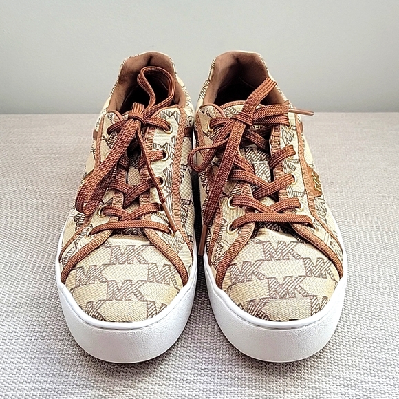 EUC Michael Kors Ladies Sneakers size 6.5 - Picture 1 of 7